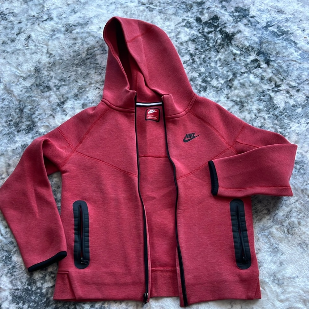 Nike Tech red- sz larger (youth)